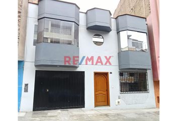 Casa en  Xxxm+xg8 San Juan De Lurigancho, Perú