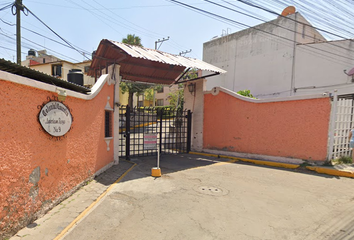 Casa en fraccionamiento en  Calle Severiano Reyes 9, Mz 080, Colonial Coacalco, 55700 San Francisco Coacalco, Méx., México