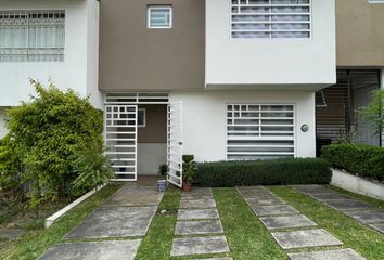 Casa en condominio en  Avenida Las Cañadas, Bosques De Tres Marias, Michoacán, México