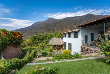 Casa en fraccionamiento en  Vicente Guerrero 10, Raquet Club, San Juan Cosalá, Jalisco, México