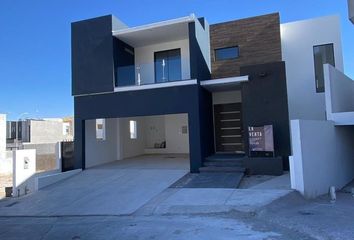 Casa en  Asturias Residencial, Calle Corvera, Chihuahua, Chihuahua, México