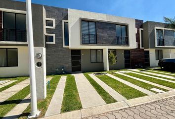 Casa en fraccionamiento en  Triana Residencial Casas Amp, Barrio Del Calvario, Puebla, México