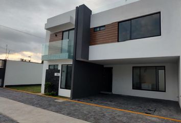 Casa en  Calle 20 De Noviembre, San Isidro, San Mateo Atenco, México, 52105, Mex