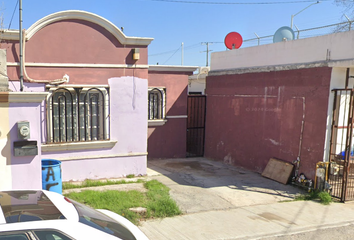 Casa en fraccionamiento en  Sierra Santa Fe 425, Colinas Del Sur, Nuevo Laredo, Tamaulipas, México