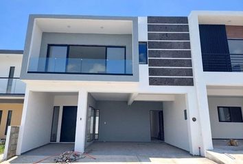 Casa en fraccionamiento en  Fraccionamiento Lomas De La Rioja, Veracruz, México