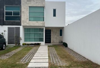 Casa en fraccionamiento en  Atocha, Santiago Momoxpan, Cholula De Rivadavia, Puebla, México