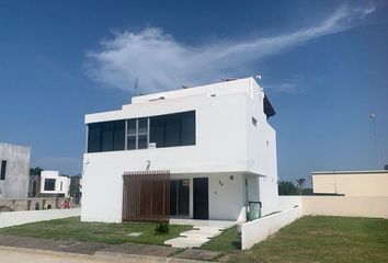 Casa en fraccionamiento en  Fraccionamiento Rio Del Dorado, Córdoba, Km 115, Boca Del Río, Veracruz, México