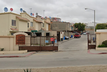 Casa en  Urbiquinta Del Cedro, Paseo Del Cedro, Urbiquinta Del Cedro, Tijuana, Baja California, México