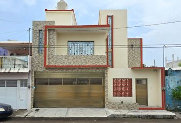 Casa en  Colonia Astilleros, Avenida Bahía Massau, Astilleros, Veracruz, México