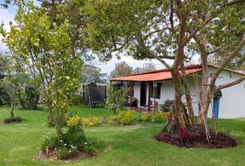 Hacienda-Quinta en  Oswaldo Medrano & Via El Quinche - Guayllabamba, Quito, Ecuador