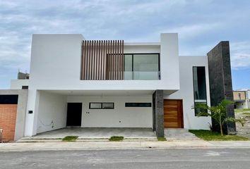 Casa en fraccionamiento en  Lomas De La Rioja Ii, Alvarado, Veracruz, México