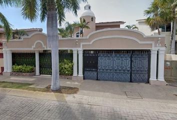 Casa en  Calle Pelícanos, Marina Vallarta, Puerto Vallarta, Jalisco, México