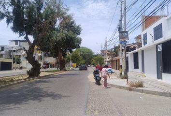 Local comercial en  Urb. Santa Maria Del Pinar, C. Las Palmeras Oeste, Piura, Perú