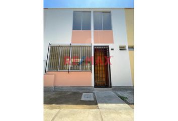 Casa en  Residencial Magisterial El Golf De Trujillo, Víctor Larco Herrera, Perú