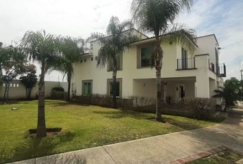 Casa en fraccionamiento en  La Marina, Echeveste Poniente, León, Gto., México