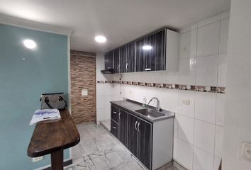 Apartamento en  Conjunto Residencial Pinos De Madelena, Calle 59 Sur, Bogotá, Colombia