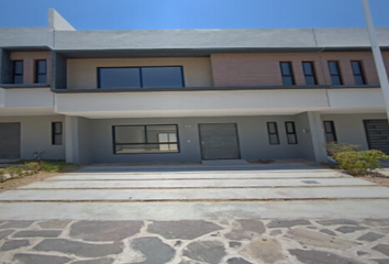 Casa en  San Agustín Tlajomulco De Zuñiga, Loma Real, Lomas De San Agustin, Lomas De San Agustín, Jalisco, México