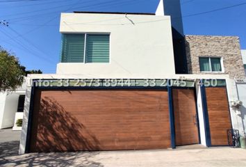 Casa en  Av Magnolias 1674, Jardines Del Valle, Zapopan, Jalisco, México