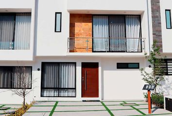 Casa en fraccionamiento en  Los Robles Zibatá Ii, Avenida Biznaga, Zibatá, Querétaro, México