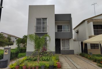 Casa en  Urbanizacion La Joya, Avenida León Febres Cordero Ribadeneyra, Ecuador