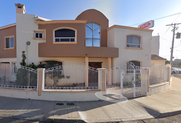 Casa en  Paseo De Los Sauces, Loma Dorada, Ensenada, Baja California, México