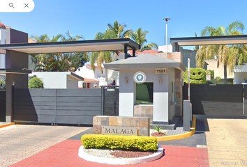 Casa en fraccionamiento en  Central No. 1191, Parque De La Castellana, Zapopan, Jalisco, México