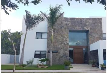 Casa en  Av. Las Antillas, Lagos Del Sol, Quintana Roo, México