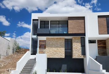 Casa en fraccionamiento en  Lomalta Tres Marías, Morelia, Michoacán, México