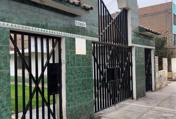 Casa en  Avenida Los Alisos, Urbanización Micaela Bastidas, Los Olivos, Lima, 15304, Per