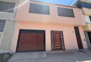 Casa en  Avenida Cesar Vallejo, Paucarpata, Arequipa, 04007, Per