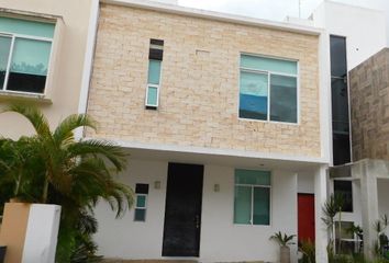 Casa en fraccionamiento en  Residencial Arbolada, Avenida Huayacán, Cancún, Quintana Roo, México