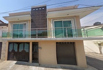 Casa en  C. San Luis Potosí 11, México, 60153 Uruapan, Michoacán, México