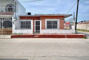 Casa en  Calle 8 De Octubre, Centro, Paraíso, Tabasco, México