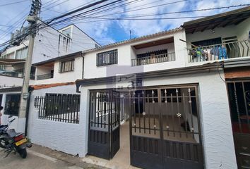 Casa en  Cra. 11a #16-23, Floridablanca, Santander, Colombia