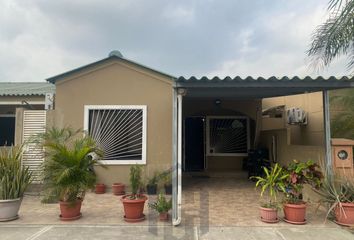 Casa en  Urbanizacion La Joya, Avenida León Febres Cordero Ribadeneyra, Ecuador