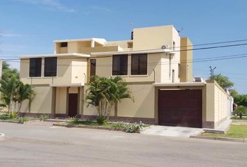 Casa en  Urb. Loma Blanca, Piura, Perú