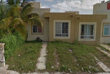 Casa en  Calle Alcatraz, Las Palmas 1, Playa Del Carmen, Quintana Roo, México