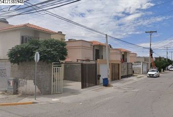 Casa en  Dunas De Arabia, Cerrada Del Parque, Juárez, Chihuahua, México