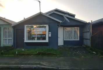 Casa en  Pasaje Luis Wellmann West, Puerto Varas, Chile