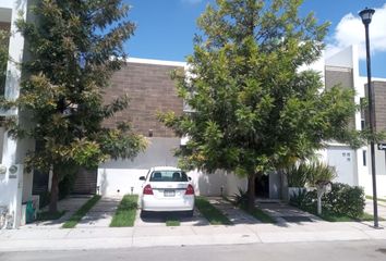 Casa en fraccionamiento en  Burdeos Residencial, Avenida La Paz, Rancho Santa Monica, Aguascalientes, México