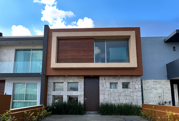 Casa en  Paseo Altozano, Avenida Montaña Monarca, Morelia, Michoacán, México