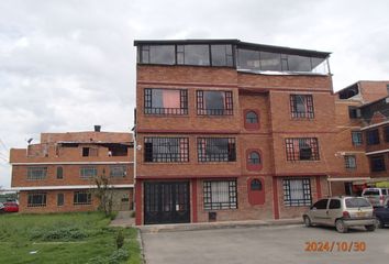 Casa en  Calle 10 #1b Este-31, Madrid, Cundinamarca, Colombia