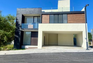 Casa en  Vía Los Alamos 119, Sin Nombre De Col 53, Monterrey, N.l., México