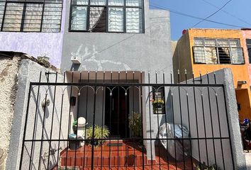 Casa en  Calle Secoyas 274, La Tuzania, Zapopan, Jalisco, México