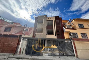 Casa en  Avenida De Las Américas & Avenida Turuhuayco, Cuenca, Ecuador