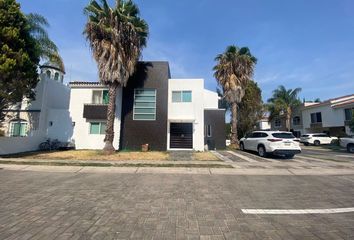 Casa en fraccionamiento en  Jardín Real, Zapopan, Jalisco, México