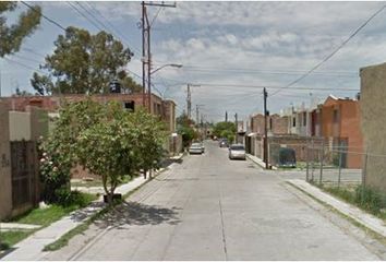 Casa en  Lirio, Residencial Floresta, Irapuato, Guanajuato, México