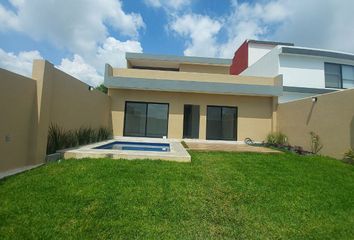 Casa en fraccionamiento en  Calle Bernal Díaz Del Castillo, Lomas De Cortes, Cuernavaca, Morelos, México