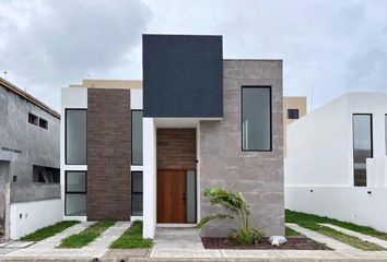 Casa en fraccionamiento en  Residencial Las Higueras, Boulevard Riviera Veracruzana, Veracruz, México