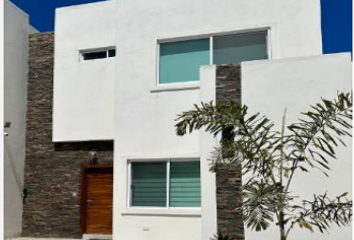 Casa en fraccionamiento en  Calle Ensenada Grande, La Paz, Baja California Sur, México